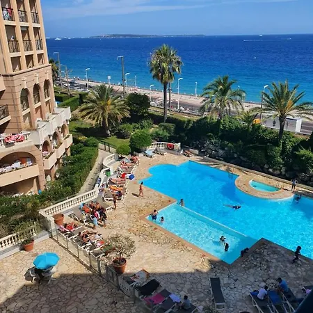 En Bord De Lägenhet Cannes